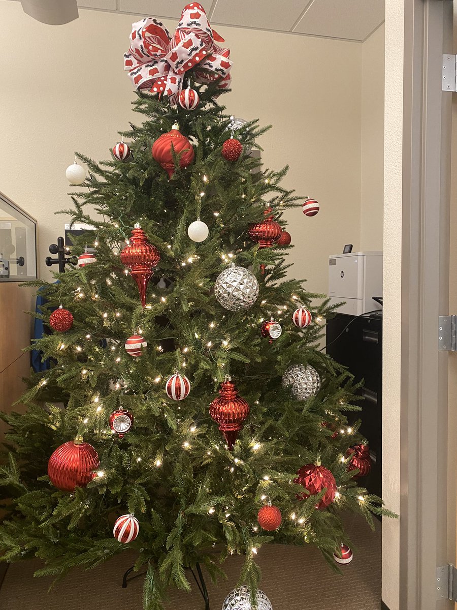 LBJonesTexas's tweet photo. Merry office-days everyone!!!!!! 🥰🥳🥰🥳🥰 https://t.co/kumtdoK3bg