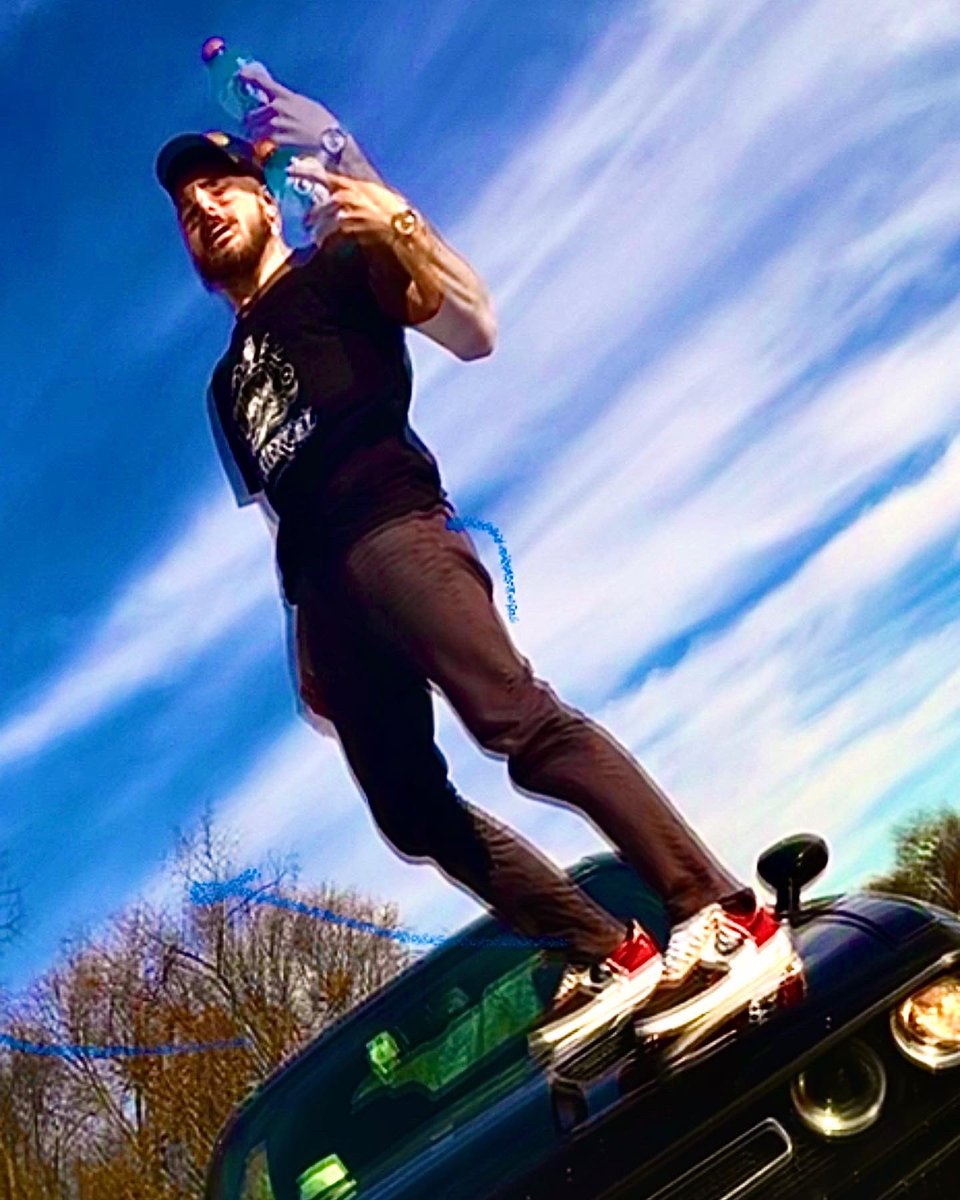 Aaronmich98's tweet photo. Hold it down til you come up🌍 https://t.co/Z5vCD7PKAg