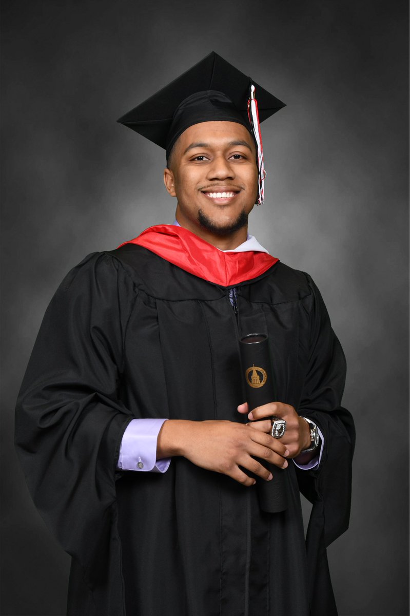 _bsanders2's tweet photo. I’m the first one on my mom’s side and the second on my dad’s side to earn a masters degree. Thank you to all the people I’ve come across in my college journey. I’m forever blessed. https://t.co/Dv8VTTjfMG