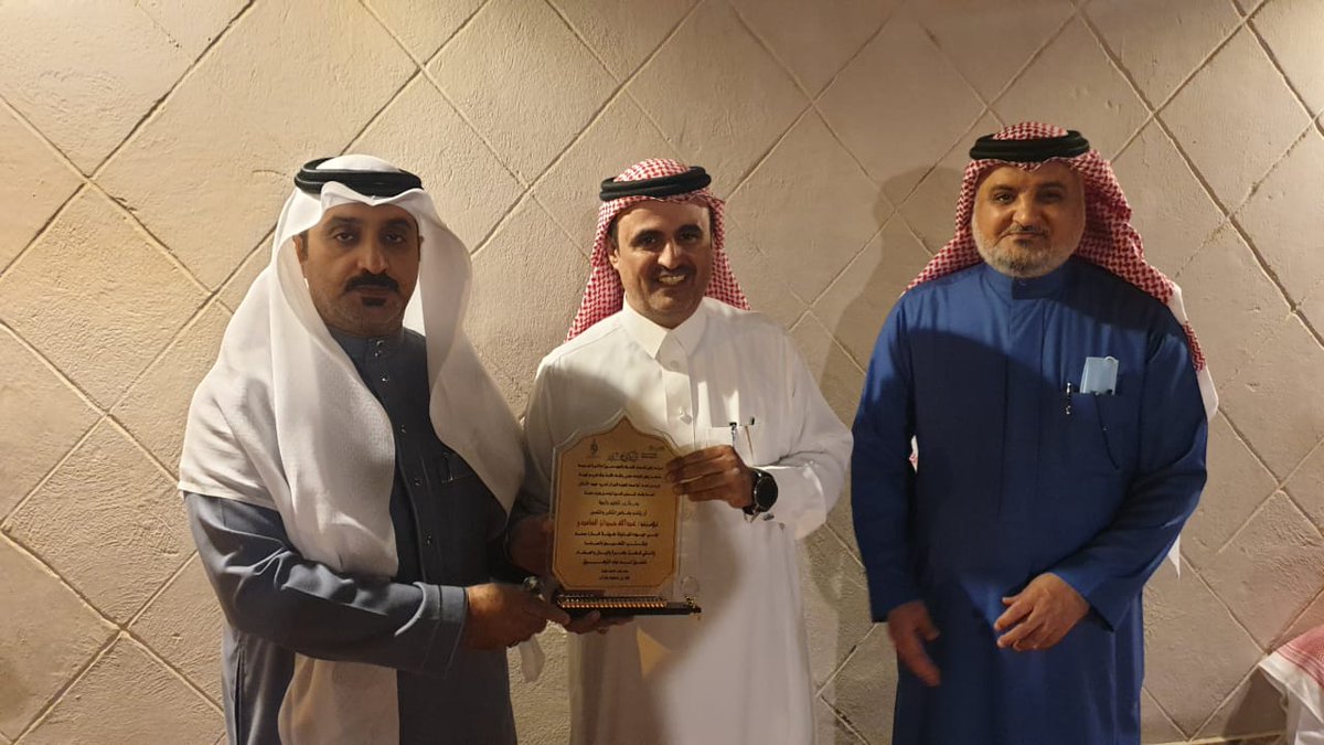 بفضل من الله في امسية وفاء من مكتب الصفا تم تكريمي بمناسبة ترأسي لوحدة النشاط بالمكتب لمدة عاميين متتالين 

الحمد لله على وافر نعمه وجزيل عطائه ونسأل الله يوفقنا لخدمة ديننا ووطننا .
🌷🌷🌷🌷