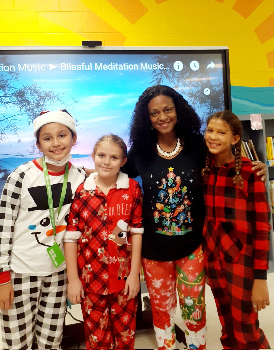 AngelaBrentHar1's tweet photo. #WinterWonderlandWeek ❄☃ #HolidayPajamaDay today in Media/#SEL @ShineonSPES #DecemberDressUpDays with Mrs. Kramer's lovely 1st graders, and Mrs. Press's 4th grade leaders.🎄🎁⛄💙💚💛❤ @Melanie91528763 https://t.co/mrsDZeU9GW