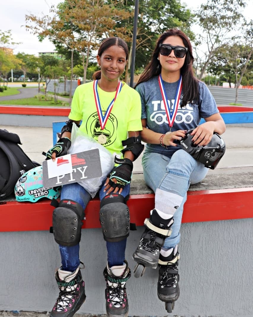 Pandeportes's tweet photo. Adrenalina pura fue lo que se vivió en el Ranking Nacional de Patinaje Extremo Femenino, en donde la Atleta panameña Emily Palacios de 16 años se coronó campeona🥇 mientras el segundo lugar🥈 lo obtuvo la venezolana Marieny Fernández.

#NuestrosAtletasImportan https://t.co/CwBI8UoXcm