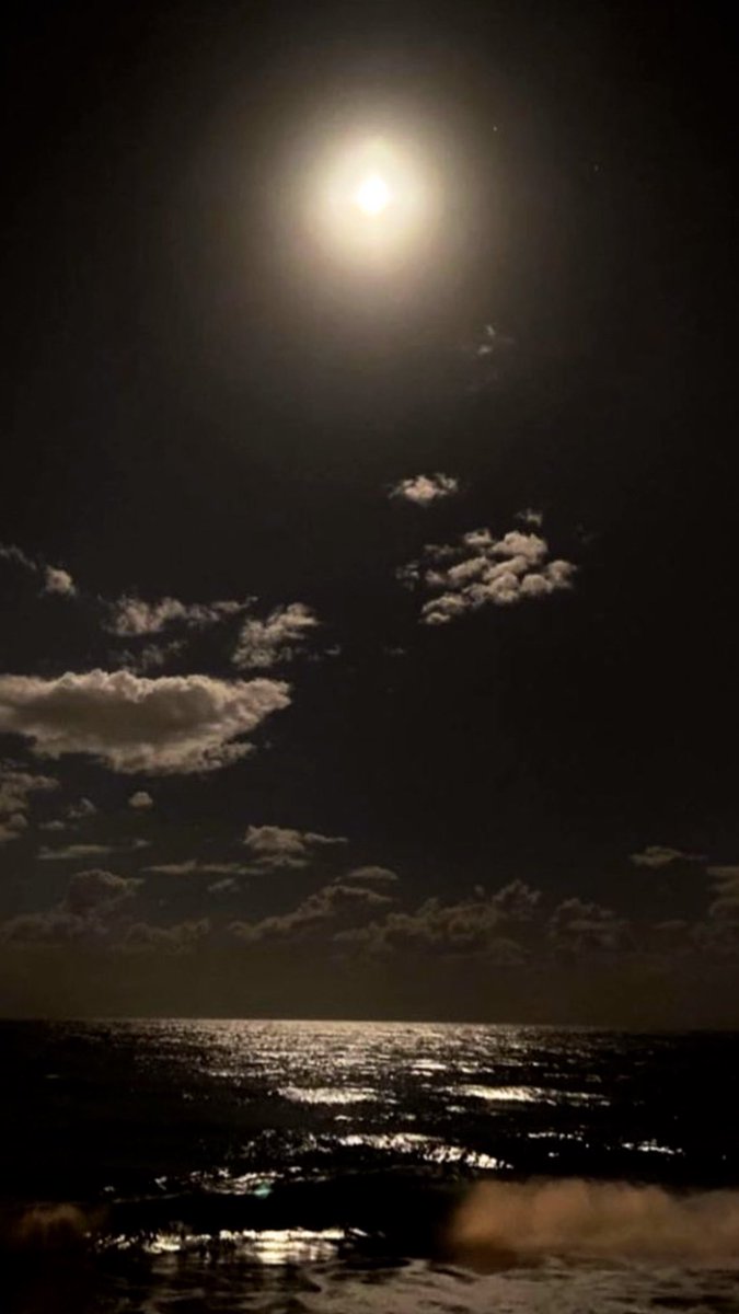 الا سبحان  منهو  ثبت الخلي مية مشهد
الامن ضقت اشاهد صورته و فكل حالاتي