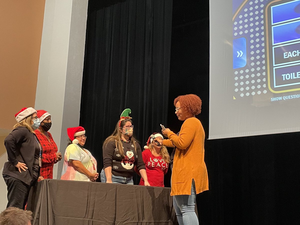 JILHSOFFICIAL's tweet photo. Winter Fest Success = ugly sweater fashion show & family feud. ๐ฅณ๐#LancerSpirit
@_Isha_Reyes @Fuller_Moody @JesusArmasPBC https://t.co/nxu6kGOGSX
