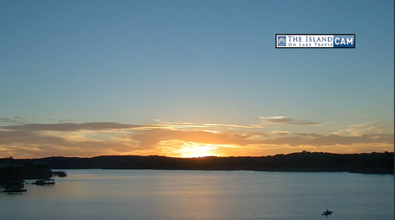 ChikageWeather's tweet photo. First sunset of winter doing its thing on the shortest day of the year.
#solsticesunset #hellowinter #winterwarmth
#atx #atxwx #cbsaustinwx https://t.co/URNchhWJLD