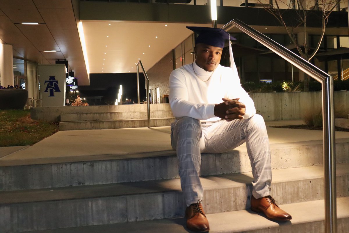 Pro81mac5's tweet photo. I guess I can use these as a reason to post on here, right? 🎓 #HBCUgrad https://t.co/Ot2FcJyGxt