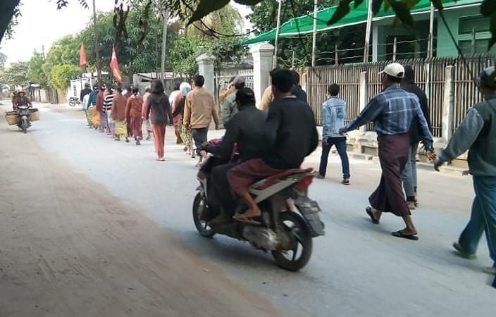 ActivistLittle's tweet photo. Anti-coup revolutionary strike in a village from Sagaing's Shwebo as usual and in support of @NUGMyanmar government. 🪧

#Dec22Coup #HelpMyanmarIDPs
#WhatsHappeningInMyanmar https://t.co/FmLPCo4Afq