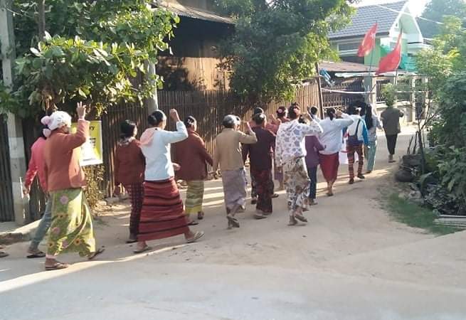 ActivistLittle's tweet photo. Anti-coup revolutionary strike in a village from Sagaing's Shwebo as usual and in support of @NUGMyanmar government. 🪧

#Dec22Coup #HelpMyanmarIDPs
#WhatsHappeningInMyanmar https://t.co/FmLPCo4Afq