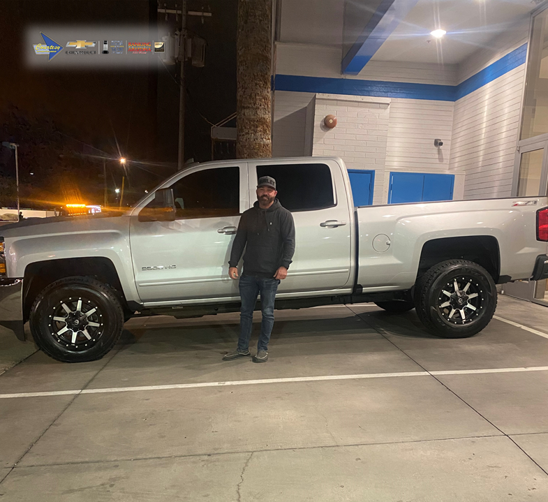 CourtesyChevCom's tweet photo. Justin Bradley is highway ready in this awesome 2016 #ChevroletSilverado 2500 assisted in the smooth and easy process by Carissa Fuller. Interested in a great deal on a quality #CourtesyChevrolet vehicle? Call Carissa at 602-313-0884. #TheCourtesyWay #FindNewRoads #Carissa4AChevy https://t.co/yb9gYVV839