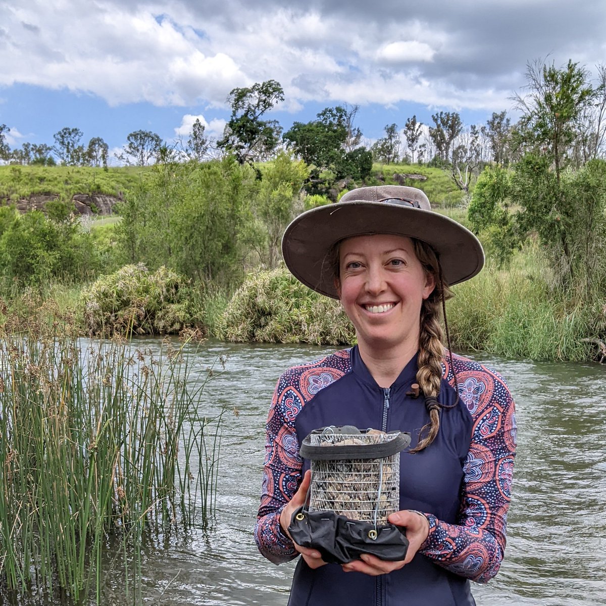 HannahF_NZ's tweet photo. Seems 2021 was my year of rocks! For my @AdvanceQld fellowship my RAs and I dug up +300 kgs of Brisbane River bed above the water treatment plant to quantify #sediment storage.... then cleaned, sorted &amp; re-buried rocks in traps to measure sediment accumulation. Phew! @GriffithARI https://t.co/CNPcuyJ18Q