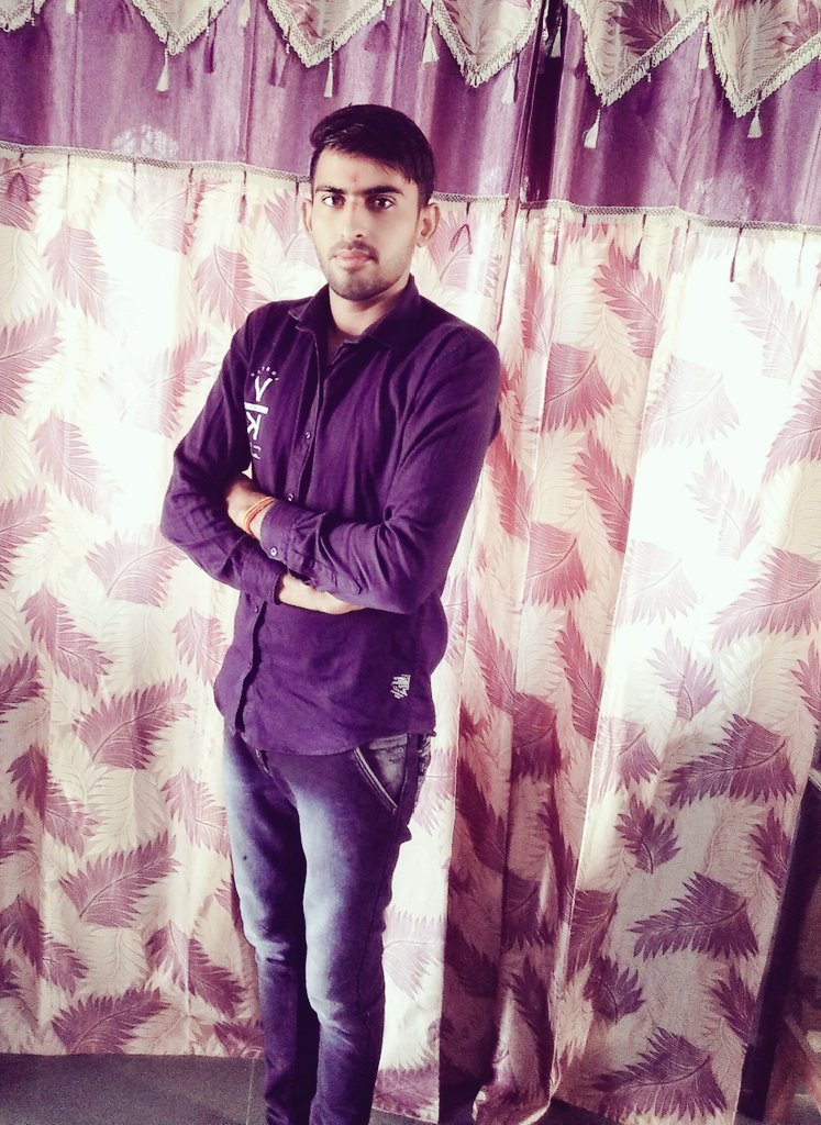 DevkrishanB's tweet image. #रिश्ते और #पतंग जितनी उँचाई पर होते हैं, काटने वालो की संख्या उतनी अधिक होती हैं ।
😊😊