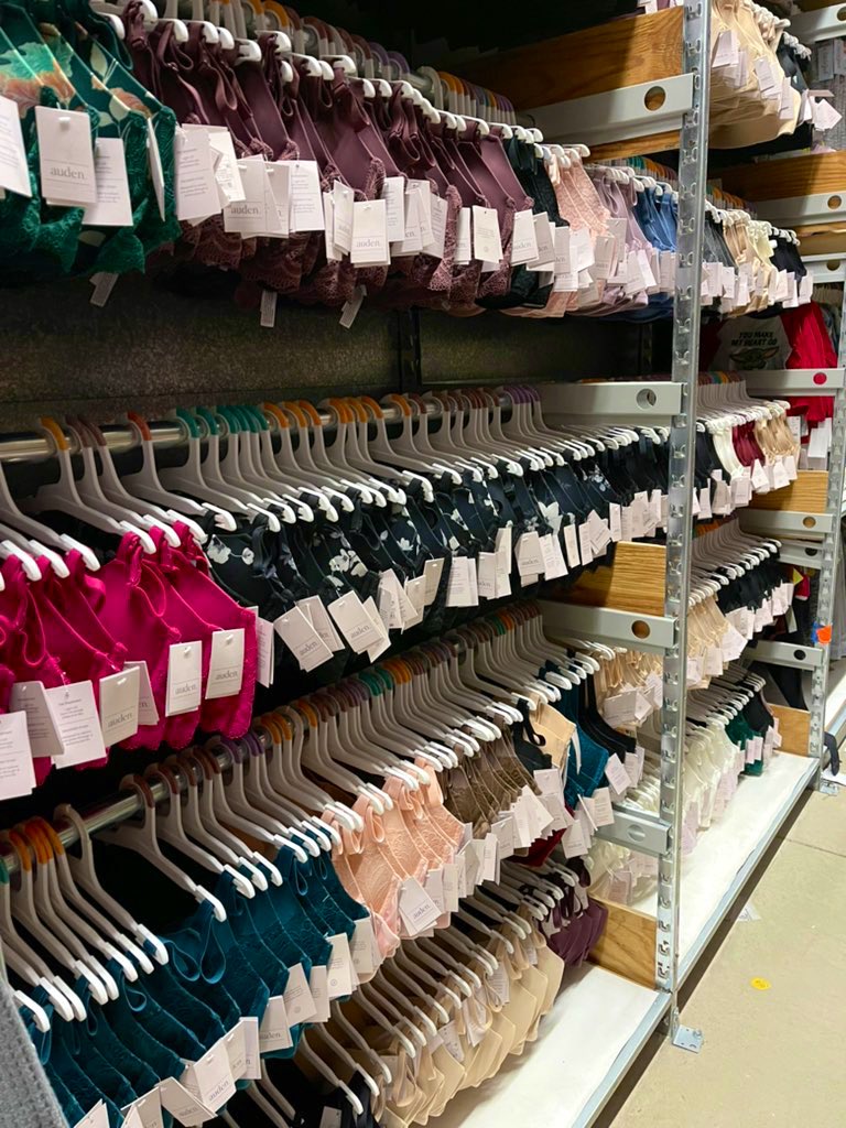 PhillipstKelsey's tweet image. Do you guest ready your backroom,
just like you would your sales floor? Here at #T0923 Our Style Team elevates the guest experience AND the
fulfillment team members experience
every chance we get. 🔥🥺♥️
Shout out to my IHS DBO Kristy for making it so organized. 🤩
@courtshellnu