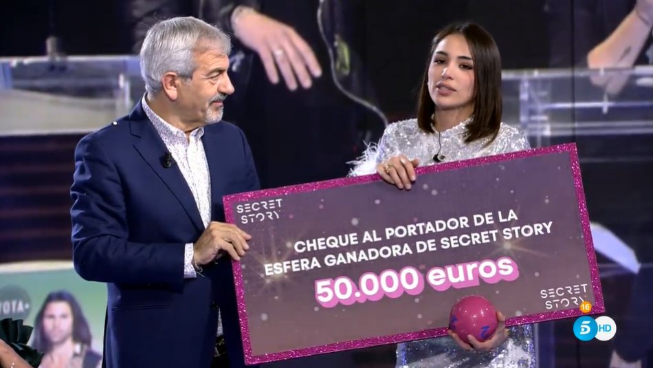 SecretStory_es's tweet photo. ¡La esfera ganadora era la que portaba Sandra! ¿Qué os parece? #SecretSemiFinal https://t.co/zFKWIyDbXN