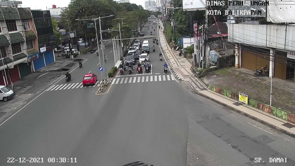 Dishub_Bpn's tweet photo. Rabu (22/12/2021) Pukul 08 : 38 WITA, Situasi Lalu Lintas Simpang DAMAI terpantau ramai &amp; lancar, dihimbau kepada pengguna jalan agar tetap berhati-hati dalam Mengemudikan Kendaraan anda, Konsentrasi serta Utamakan Keselamatan bukan Kecepatan. #infolalinbpn https://t.co/WO0F6t5rcp