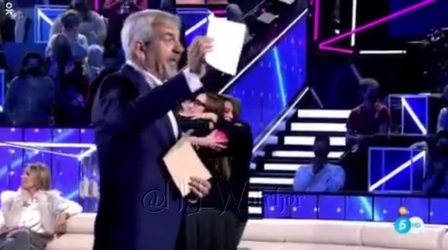 NY_Watcher's tweet photo. #SS_ES They Now Reveal the Number of the Secret Ball that contains the 50k Prize Money and that number is --> 2 <-- Which means --> SANDRA <-- who is the holder of that Ball Wins the Prize Money π°
#SecretSemiFinal
#SecretStory
#Secret21D https://t.co/3GiDkb1cSa