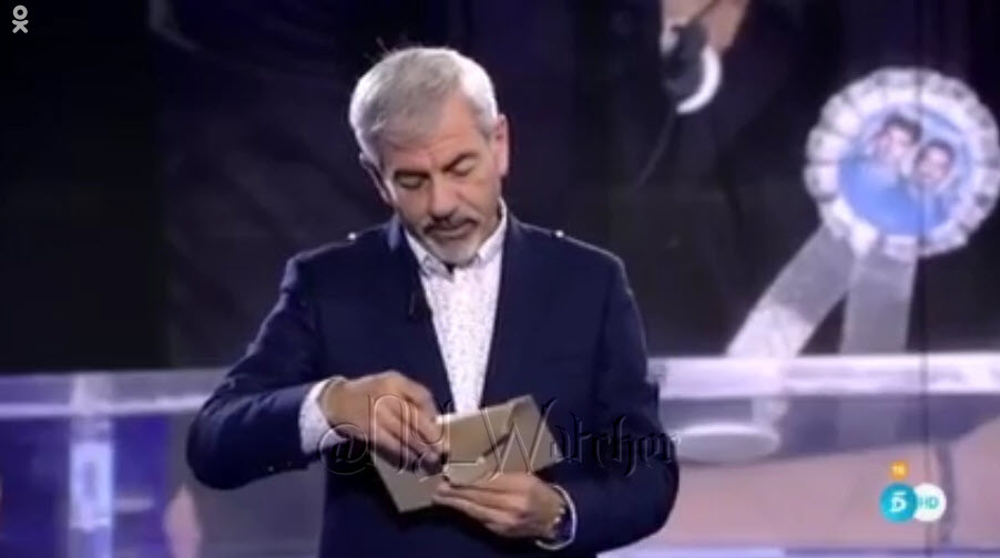 NY_Watcher's tweet photo. #SS_ES They Now Reveal the Number of the Secret Ball that contains the 50k Prize Money and that number is --> 2 <-- Which means --> SANDRA <-- who is the holder of that Ball Wins the Prize Money π°
#SecretSemiFinal
#SecretStory
#Secret21D https://t.co/3GiDkb1cSa