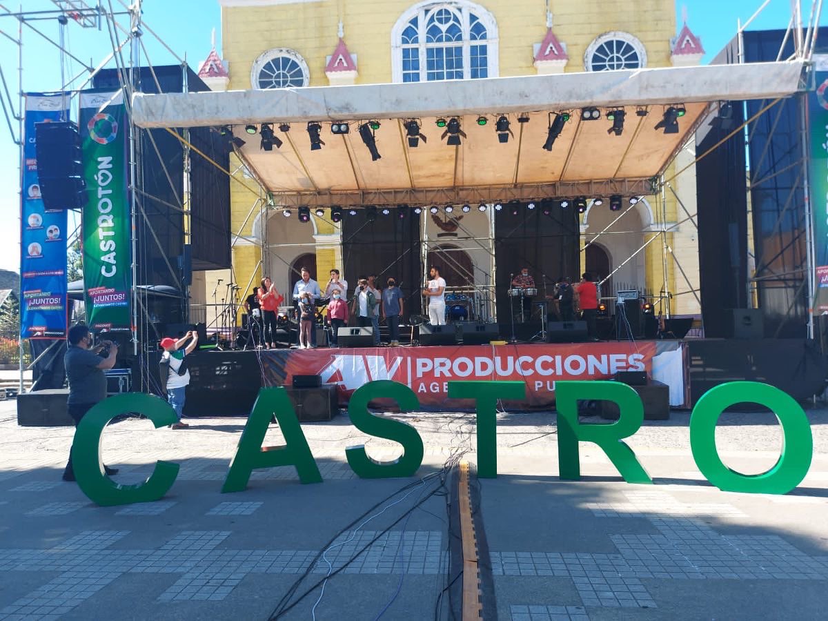 WAINRAIHGT's tweet photo. Hoy estuvimos en la #Castroton dando nuestro aporte como fundación Puerto Montt Adelante. Gracias a todos quienes colaboraron 💙✌🏻🦾🇨🇱 https://t.co/Ejbh1H8TZA