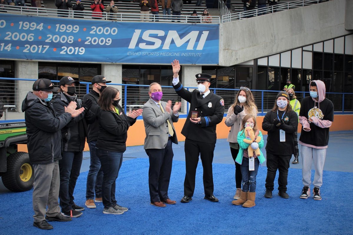 MeridianFire's tweet photo. Congratulations Meridian Fire Department Engineer Sean Stear on being awarded the SERVPRO First Responder of the Year Award at today’s Idaho Famous Potato Bowl! 
#MyMeridian https://t.co/S9NCb9ZnzC