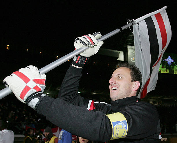 Choro Futebolístico - 😱, Que temporada de um goleiro. . 🏆, Títulos em  2005: Libertadores. Mundial de Clubes. Paulistão. . 🏆