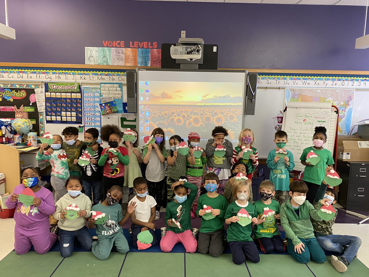 MrsQuimbySL's tweet photo. Lots of first grade fun on Grinch day! @syracuselatin @SyracuseSchools https://t.co/TDxV0oc66u