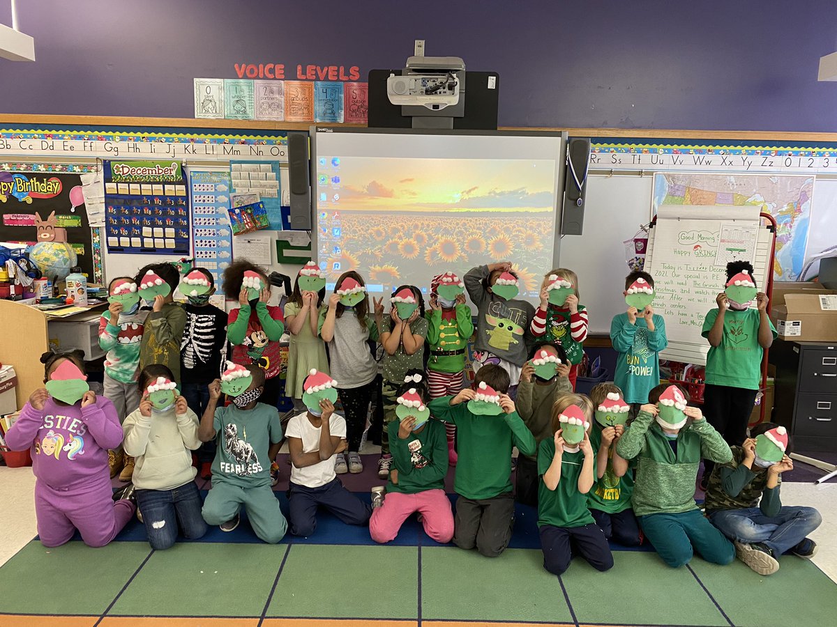 MrsQuimbySL's tweet photo. Lots of first grade fun on Grinch day! @syracuselatin @SyracuseSchools https://t.co/TDxV0oc66u