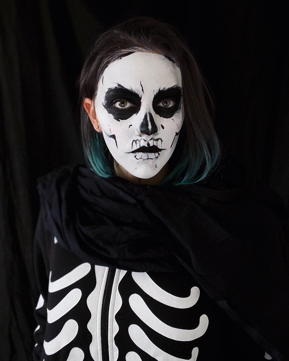 vic_crafts's tweet photo. here to wear black and sneer ๐
#thelockedtomb #harrowtheninth #gideontheninth #harrowcosplay https://t.co/5VCycPE3Ov