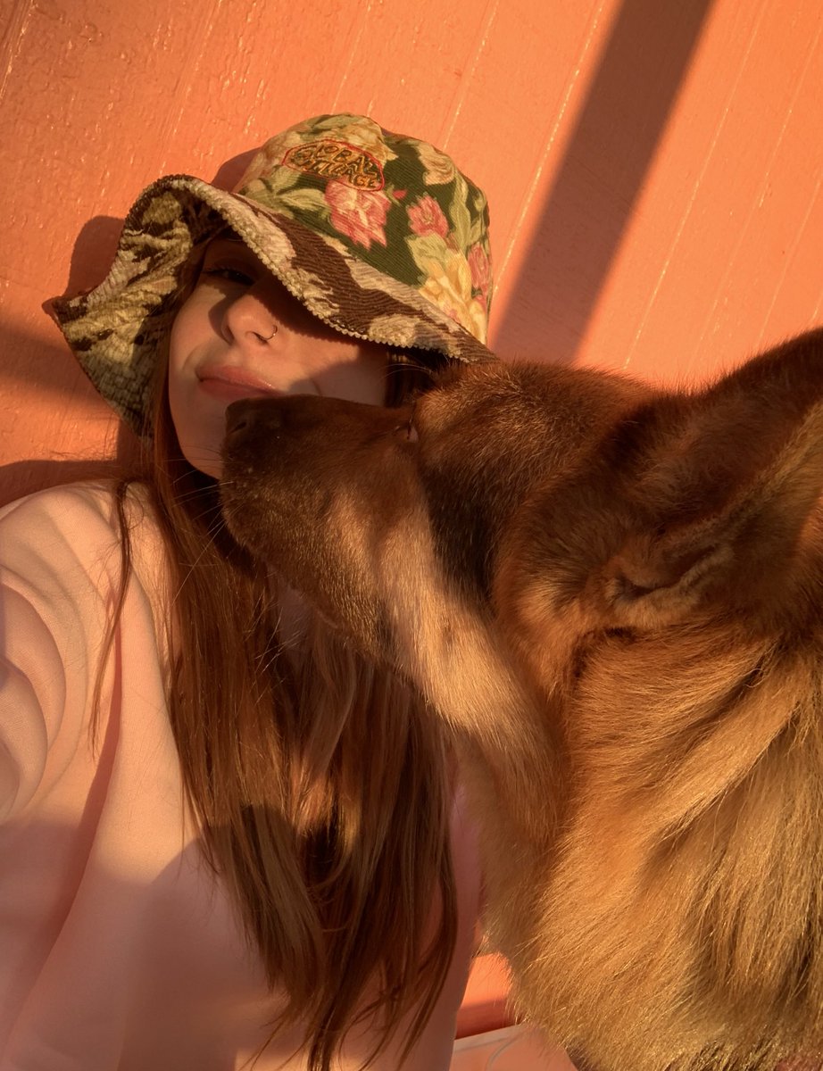 _bxylee's tweet photo. me n my sweet pieces moon bby <3 https://t.co/kFr5ppV3yt