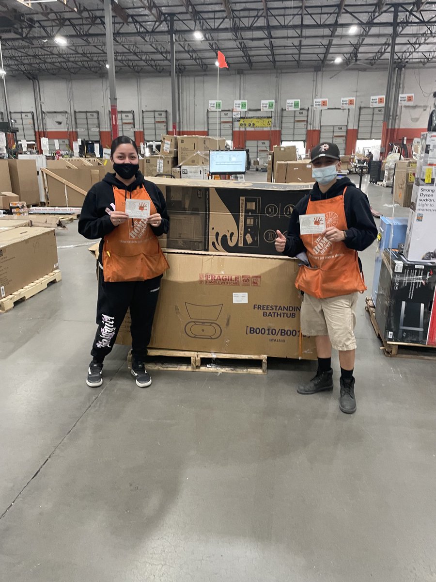 ⁦<a href="/KC_8617/">Kelly Clark</a>⁩ ⁦<a href="/APMDonPitt/">Don Pitt</a>⁩ ⁦<a href="/PoloOtanezHD/">Polo Otañez</a>⁩⁦<a href="/FaryalAhmed20/">Faryal Ahmed</a>⁩ ⁦<a href="/AlynBowman/">Alyn Bowman</a>⁩ Big Thank You 🙏 for placing Safety First associates from 3rd key Ana P., Divany N., Sephra G. Helping each other with Team Lifts, and cleaning as you go 👏🏼👏🏼😊😃