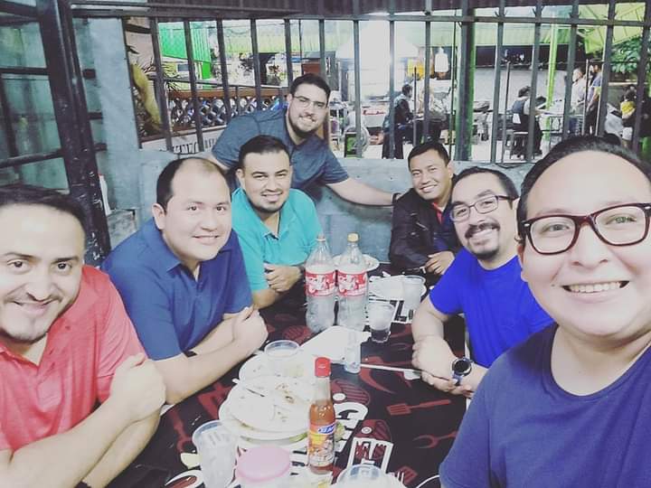 JonatanGomez__'s tweet photo. Pastores, líderes, amigos, hermanos.
@PastorJaimeGL @RenderosR
@novoarm @CarlosCordovaSV @PFrank_MP
#GyV
#FamiliaExtendida https://t.co/3k6GoQr1Es