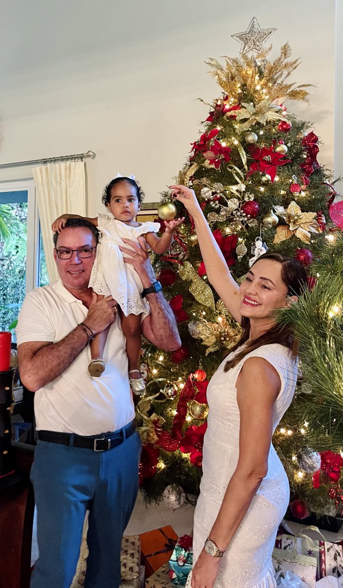annmarievazja's tweet photo. โค๏ธ๐#FamilyTradition #BradyBunch Every #Christmas each member of our #family put on their #special ornament on our #ChristmasTree Our #Jamaican tree! The joy of our #Chels tho!๐๐ป
#Poomps and I also put on #EvaMay & #DaddyVaz special memorial ornaments since their passing in 2019 https://t.co/DAW8ObwHll