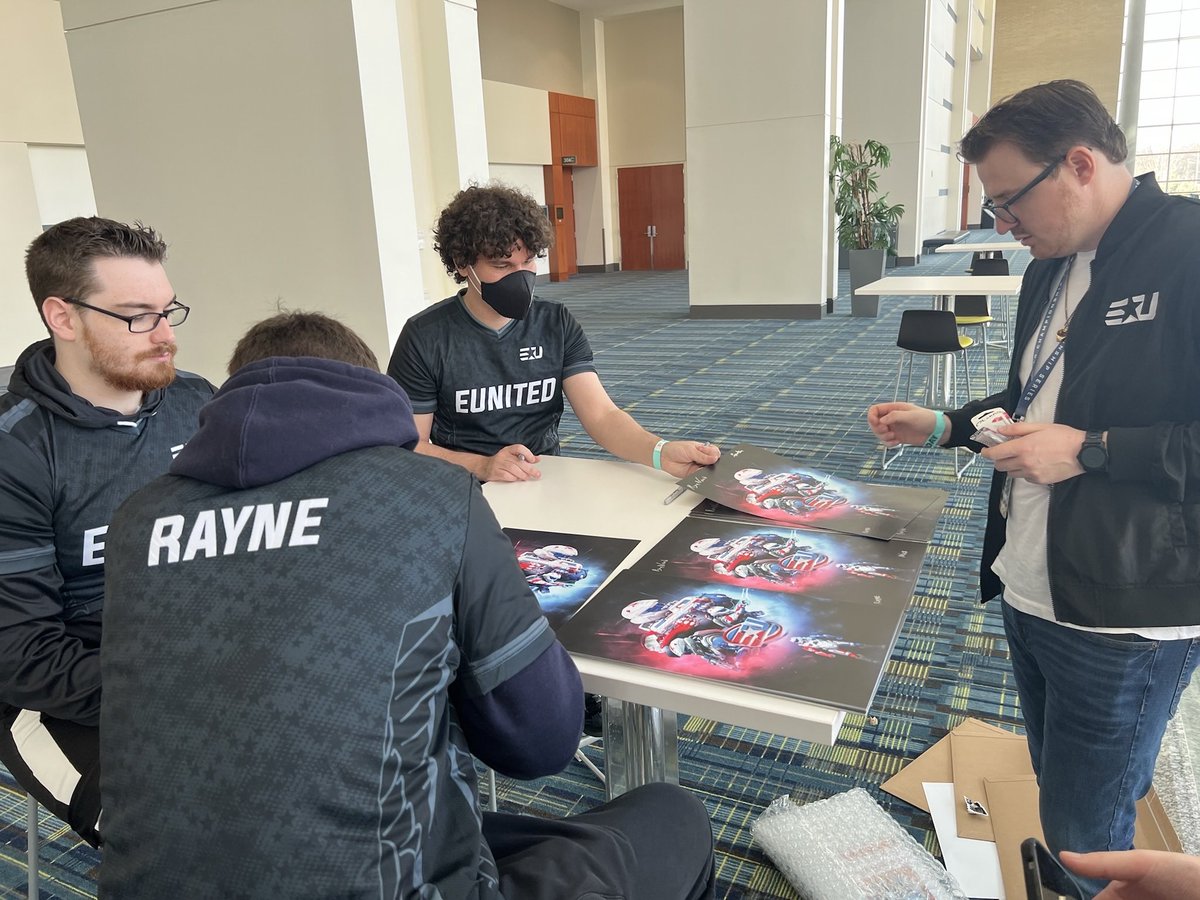 Spartan's tweet image. To celebrate 30k followers on Twitter, I'll be giving away FIVE posters signed by the entire @eUnited Halo roster!
 
All you have to do to enter is like and retweet this post to enter! Good luck!

The five winners will be selected 12/27/2021 :)