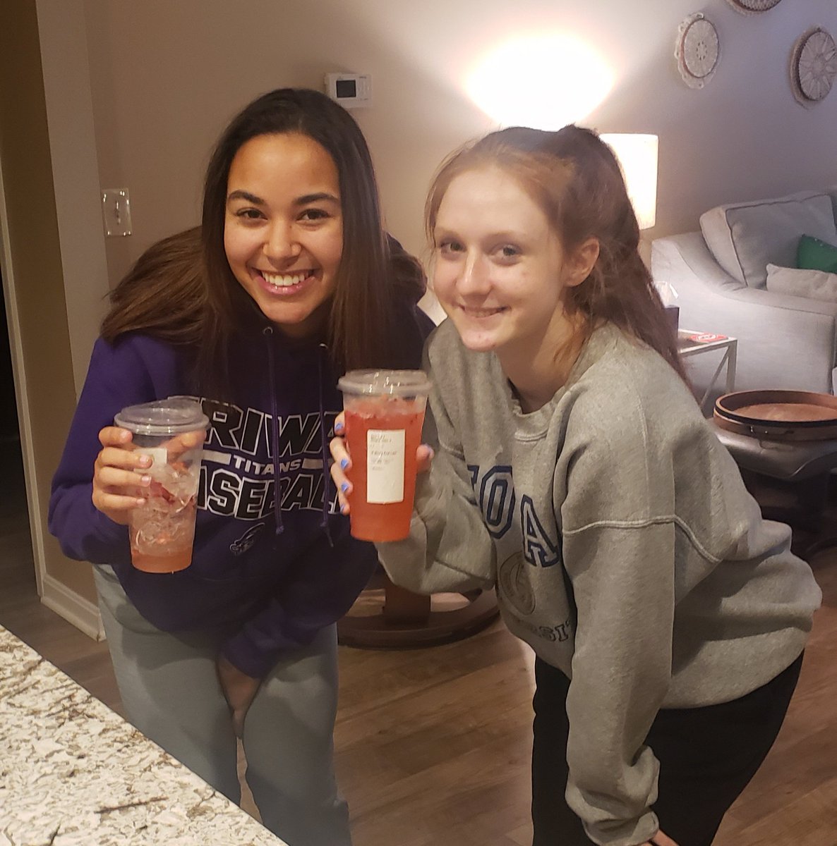 rriggenb's tweet photo. Love when a fellow aau player comes and visits Reagan. https://t.co/EE7dfM168Q