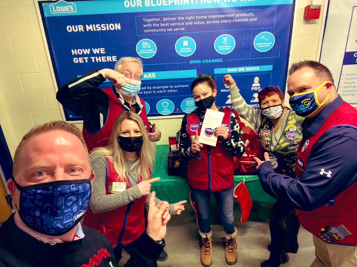 Hutch_Kimberly's tweet photo. Very thankful for the service star that I received today! So happy to be working in @1889Lowes with great ASM’s and an awesome supportive store manager. Thank you! It means a lot. Hard work pays off! @Bracken73P @SanjaPHopper https://t.co/r76bSpbNf7