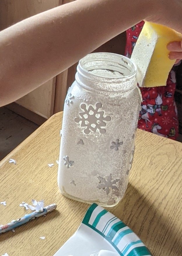FantasticCooki2's tweet photo. @MckayPublic squeezed in one last #Christmas craft before the break. Some mason jars, foam sticker snowflakes ❄️ and  acrylic paint Voilà! A beautiful Christmas gift #tistheseason https://t.co/Pkb8wObjwQ