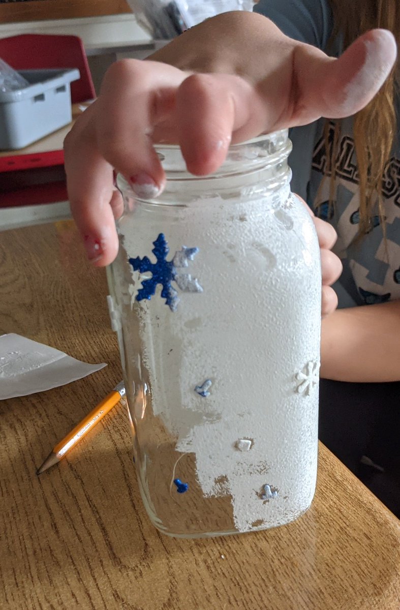 FantasticCooki2's tweet photo. @MckayPublic squeezed in one last #Christmas craft before the break. Some mason jars, foam sticker snowflakes ❄️ and  acrylic paint Voilà! A beautiful Christmas gift #tistheseason https://t.co/Pkb8wObjwQ