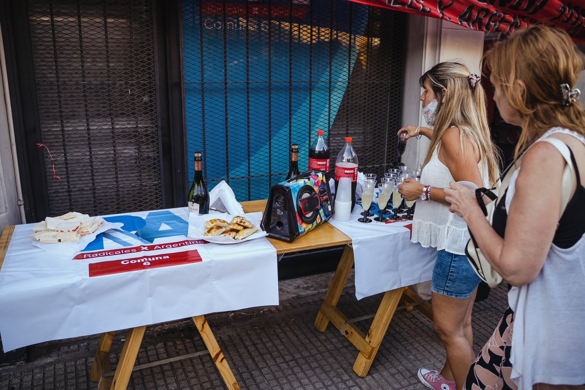 RevDelParque's tweet photo. Hoy nos reunimos para despedir el
2021, brindamos 🥂 por todos los logros de este año y por lo mucho que queda por hacer !!!!
Gracias a los vecinos y militantes!!! Seguimos juntos por un gran radicalismo !!!! @ocampomartinBA @TanoAngelici @arialvarezpalma @radicalesxarg https://t.co/vQGmQahsQW
