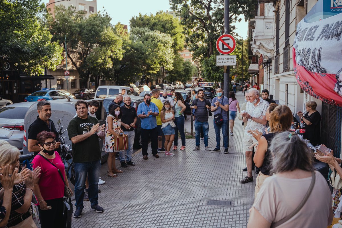 RevDelParque's tweet photo. Hoy nos reunimos para despedir el
2021, brindamos 🥂 por todos los logros de este año y por lo mucho que queda por hacer !!!!
Gracias a los vecinos y militantes!!! Seguimos juntos por un gran radicalismo !!!! @ocampomartinBA @TanoAngelici @arialvarezpalma @radicalesxarg https://t.co/vQGmQahsQW