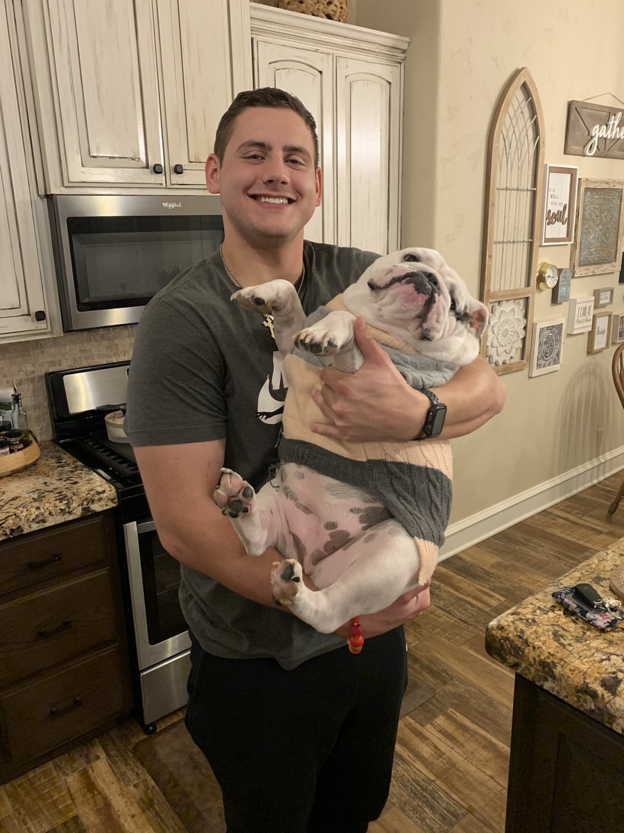 HollyShayli's tweet photo. Merry Christmas from Sophie and her boyfriend https://t.co/edctirolM4