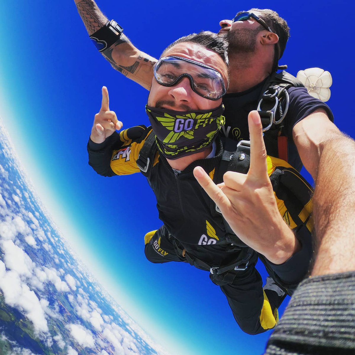 Ju_Animation's tweet image. "Even if the sky is falling down
I know that we'll be safe and sound"
.
.
.
#paraquedismo #paraquedas #skydiving