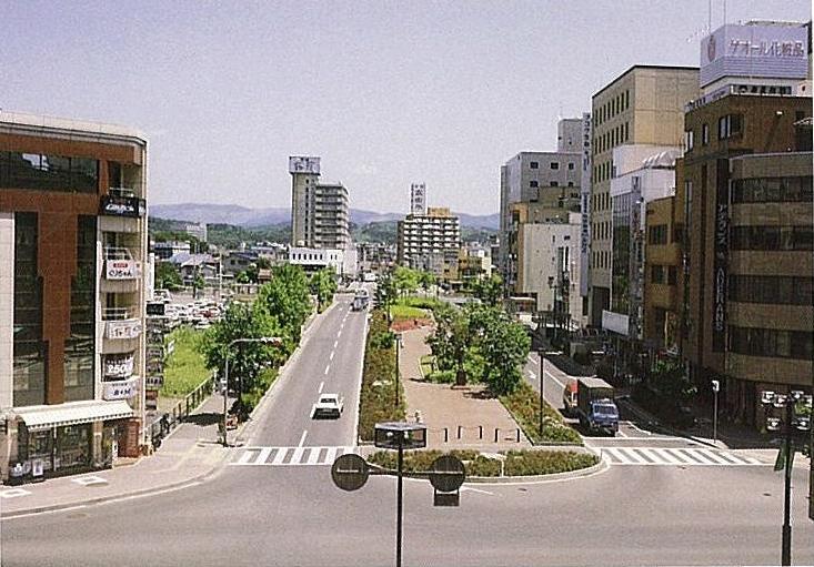 sisyouren's tweet photo. 昔の風景シリーズ⑧
平成1年　盛岡駅前の風景 https://t.co/i2srlf2w9B