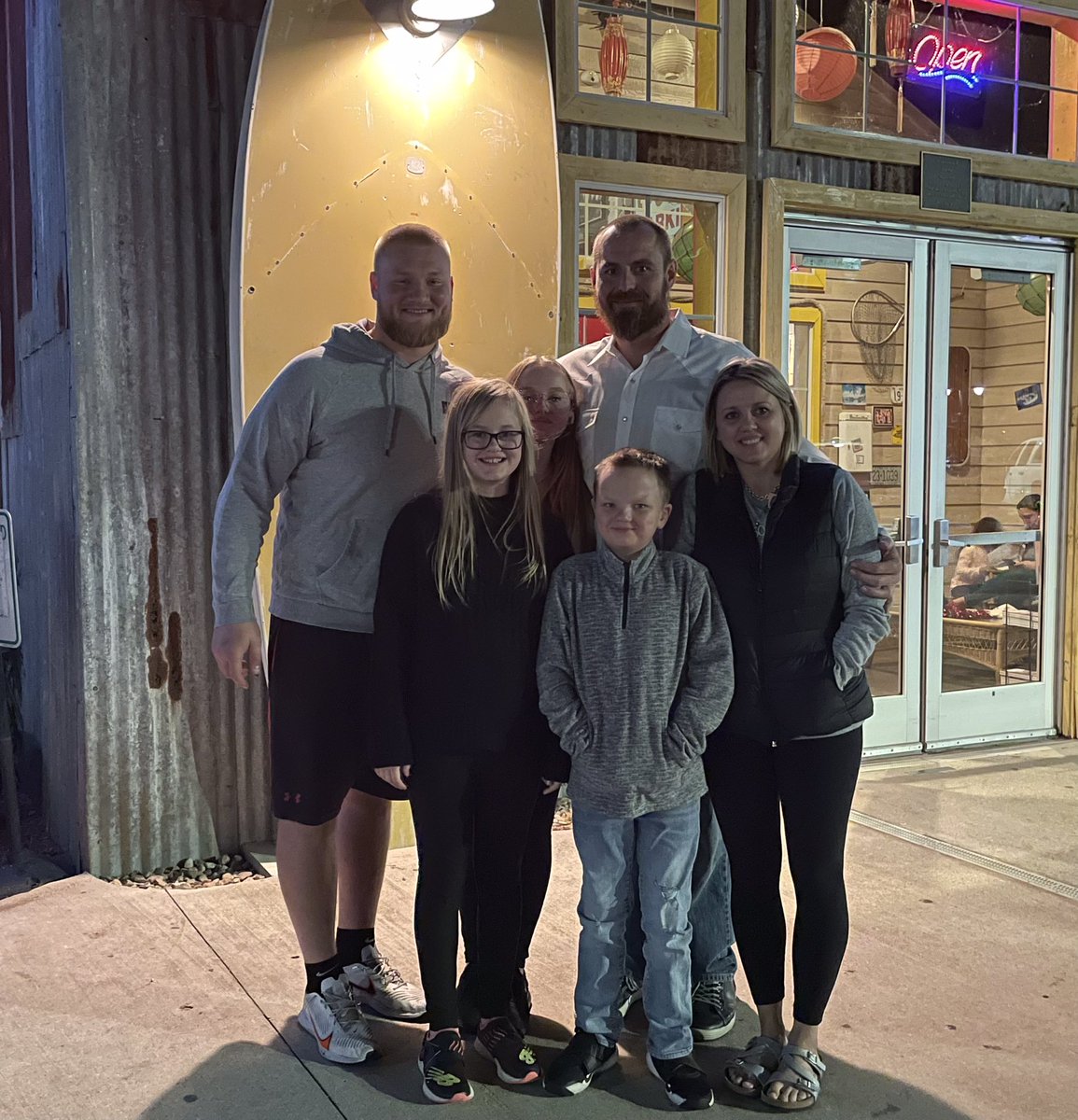 Great to have dinner with former Badger &amp; now Cowboy <a href="/TylerBiadasz/">Tyler Biadasz</a>    Coach Cy