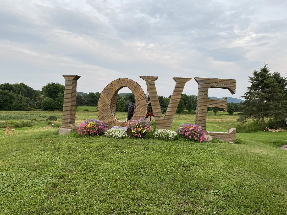 uvmIntHealth's tweet photo. Building a culture of wellness: Students @uvmvermont inspire others to choose nourishment, movement, gratitude, nature. https://t.co/2ClaTDDFH4 p:@JEFranz #uvmstrong #integrativehealth #wellness #nutrition #PhysicalActivity #gratitude https://t.co/OQotHKYG1d