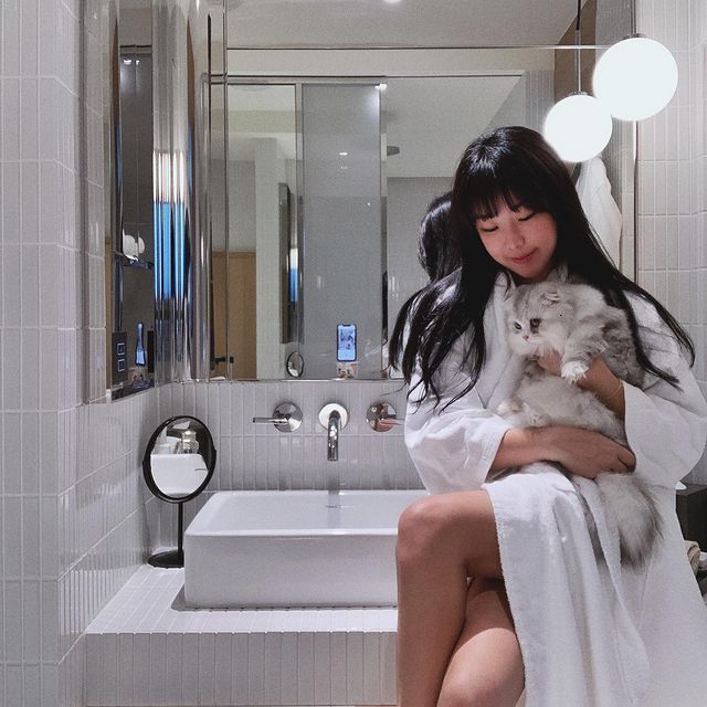 Arrived home, and he comes to welcome and say i miss you😃😃😃😃