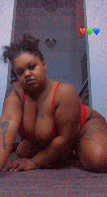 Can I have a piece of your love ❤️ tell your bitch I like you 🌈💦😋 https://t.co/6OTwqYm9LK