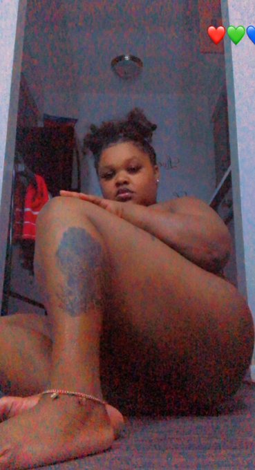 Can I have a piece of your love ❤️ tell your bitch I like you 🌈💦😋 https://t.co/6OTwqYm9LK