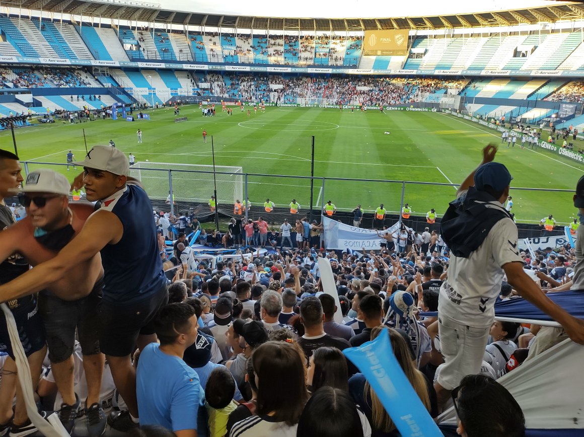 A dónde están ustedes...?