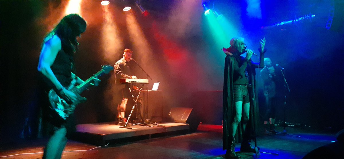 fabianjaraokei's tweet photo. El show de #PeterPank ahora en el cierre del #TDFest19 #TemporadaDeKoalas https://t.co/1h9HPevzvC
