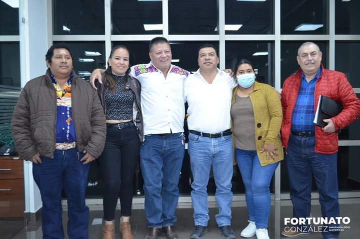 Me dio mucho gusto saludar esta tarde a los regidores del municipio de Tepehuacán de Guerrero, reconozco su esfuerzo y compromiso con el pueblo hidalguense. 

Es grato saber que, continúan trabajando para que las familias de la Sierra tengan más y mejores oportunidades.