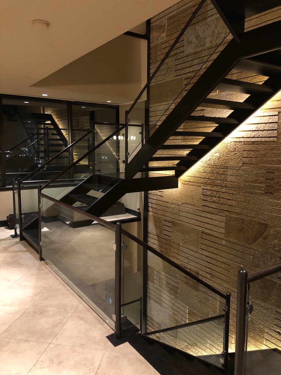 benwegmann's tweet photo. Thinking about this Dallas penthouse at night time https://t.co/stFI8sCP7T