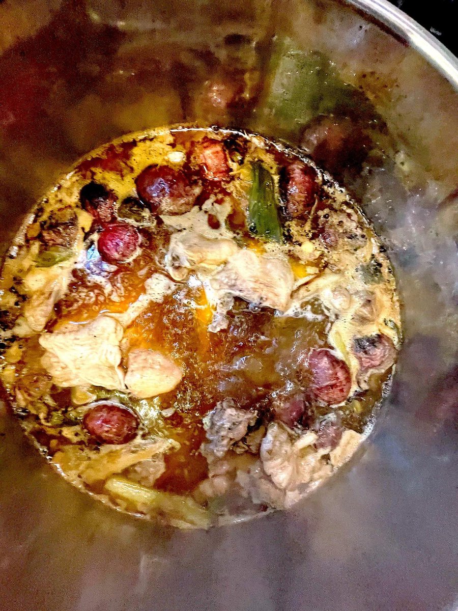 VoodooChef's tweet image. A huge pot of long-simmered #Batchoy stock. Mayad-ayad na agahon, #Pilipinas. #Philippines #Filipino #Noodle #soup #food #ilonggo #comforfood